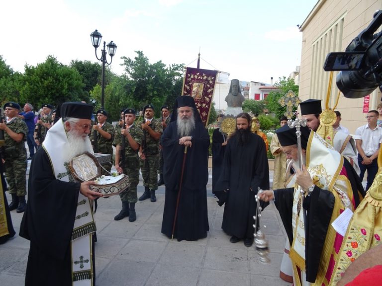 ΚΟΡΙΝΘΟΣ: Η υποδοχή των Ι. Λειψάνων των Αγίων (φωτο)