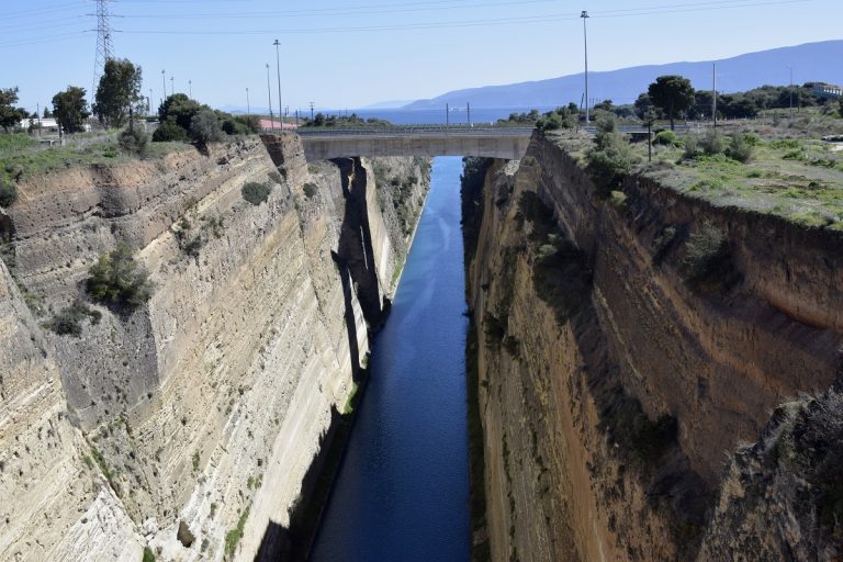 “Συναγερμός” στην αστυνομία για μία κοπέλα στον Ισθμό -Τηλεφώνησε ο σύντροφός της γιατί φοβήθηκε…