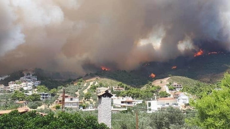 ΚΟΡΙΝΘΙΑ: Σε εξέλιξη η μεγάλη πυρκαγιά στις Κεχριές -Τι συνέβη με τα παιδιά της κατασκήνωσης -Ο Χαρδαλιάς στο σημείο…