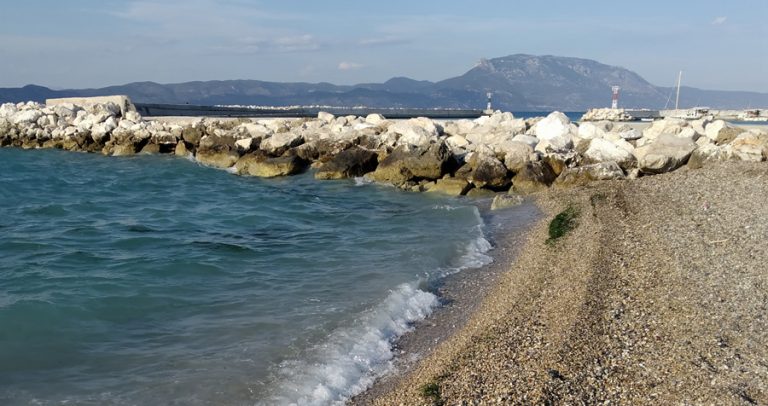 ΒΡΑΧΑΤΙ: Νεκρή χελώνα καρέτα- καρέτα (φωτο)