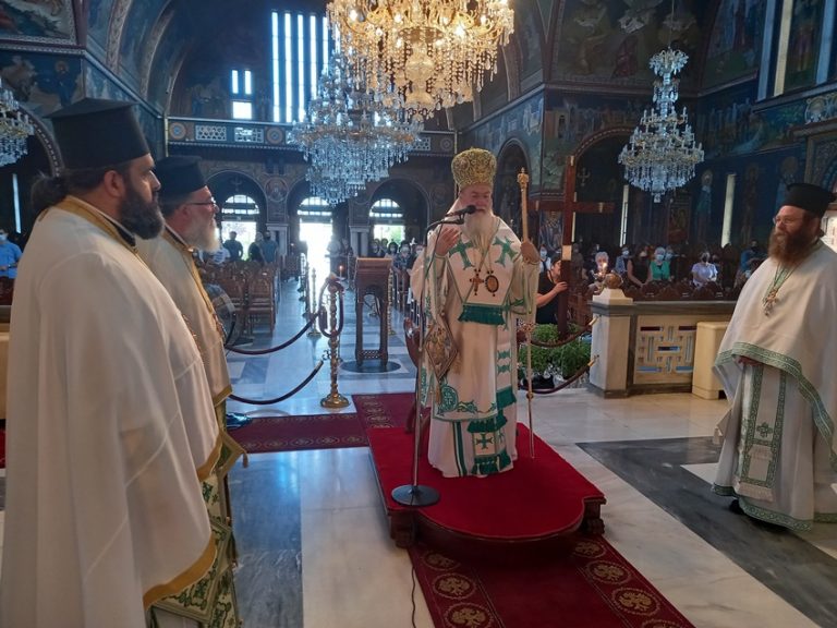 ΚΟΡΙΝΘΟΣ: Το ιστορικό γεγονός όπου άπαντες έθεσαν πάνω από την ευημερία τους τον Σταυρό του Κυρίου…