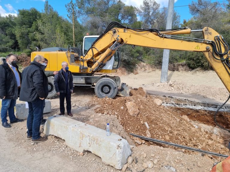 ΛΟΥΤΡΑΚΙ-Π-ΑΓ.Θ: Αυτοψία στα έργα στη γέφυρα της Πίκας η οποία υπέστη σοβαρές ζημιές…