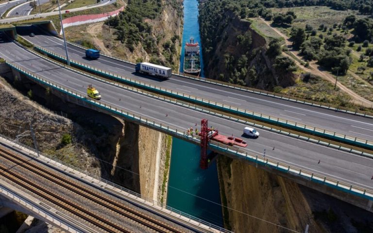 Πλοίο …έπεσε πάνω στη διώρυγα της Κορίνθου! -Συναγερμός στο λιμεναρχείο!