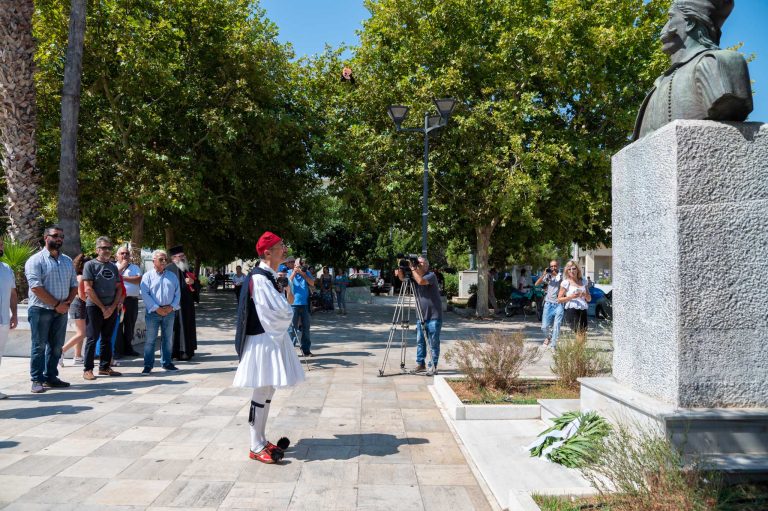 ΚΙΑΤΟ: …Μία από τα ίδια! -Τη φόρεσε ξανά τη φουστανέλα! (φωτο)