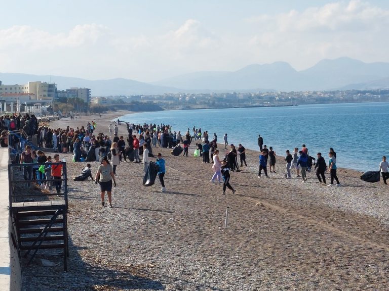 ΛΟΥΤΡΑΚΙ: Πόσα κιλά απορρίμματα συνέλεξαν οι μαθητές από την παραλία…