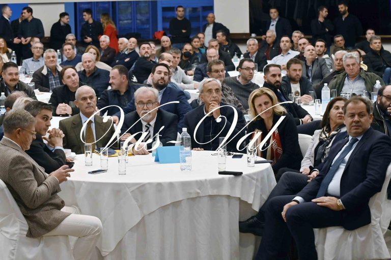 ΚΙΑΤΟ: …Τουλάχιστον ο υπουργός καταχειροκροτήθηκε από τους κομματικούς του φίλους!!! -Για τους αγρότες …πέρα βρέχει! (φωτο)