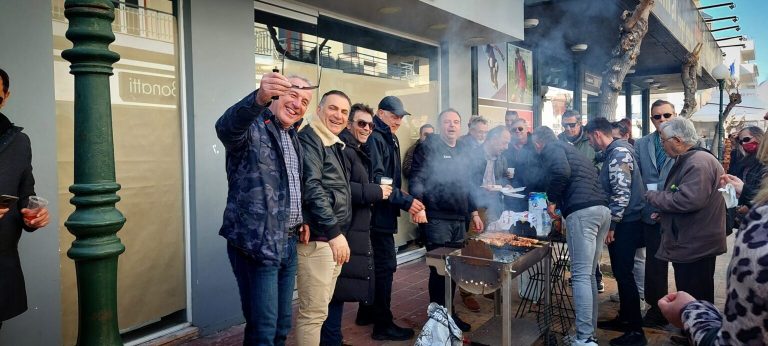 ΚΟΡΙΝΘΟΣ: Δείτε πόσες χιλιάδες σουβλάκια ψήθηκαν την Τσικνοπέμπτη -Οι δύο φωτογραφίες που ξεχώρισαν!