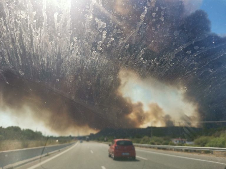 ΛΟΥΤΡΑΚΙ: (14:25) «Η εικόνα αυτή τη στιγμή που μιλάμε είναι πάρα πολύ άσχημη -Πάει να πέσει μέσα στα σπίτια στους οικισμούς Άγ. Χαράλαμπος και Πανόραμα»