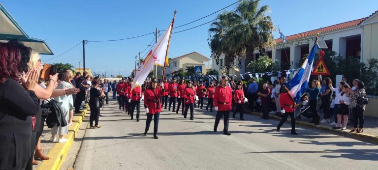 ΞΥΛΟΚΑΣΤΡΟ- ΕΥΡΩΣΤΙΝΗ: Με λαμπρότητα πραγματοποιήθηκε η μαθητική παρέλαση -Το παρόν έδωσε η φιλαρμονική Δερβενίου…