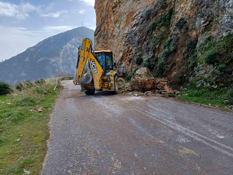 ΞΥΛΟΚΑΣΤΡΟ- ΕΥΡΩΣΤΙΝΗ: Κατολίσθηση βράχων!