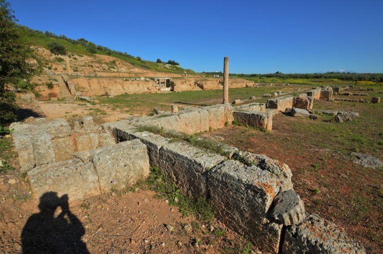 ΑΡΧΑΙΑ ΣΙΚΥΩΝΑ: «Τα αρχαία μνημεία είναι φορείς πολιτιστικής μνήμης, γνώσης και μοχλός οικονομικής ανάπτυξης…»