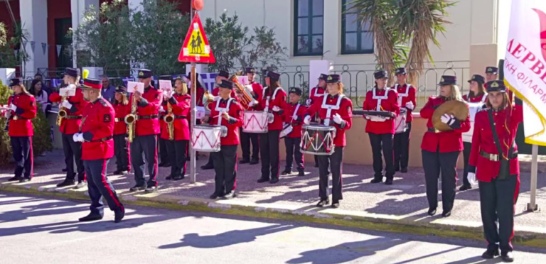 Με λαμπρότητα πραγματοποιήθηκε η μαθητική παρέλαση της 28ης Οκτωβρίου στο Δερβένι