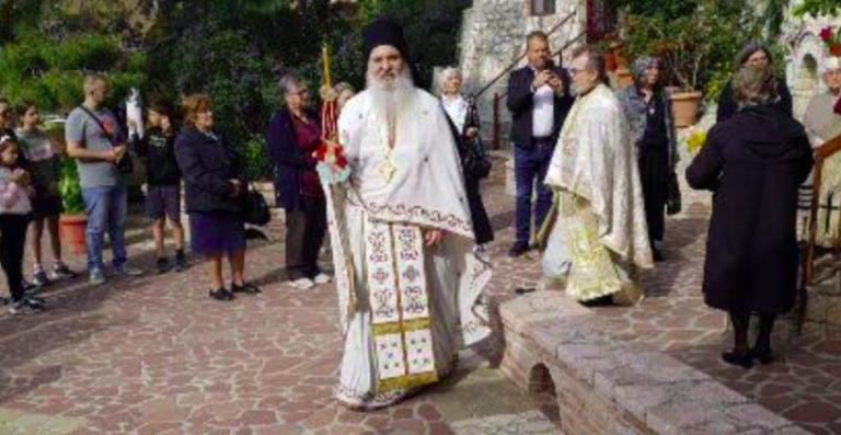 ΛΟΥΤΡΑΚΙ: Συγκεντρώθηκαν στην Ι. Μονή του Οσίου Πατρός Παταπίου για να πανηγυρίσουν την εύρεση του Ιερού Σκηνώματος Του και να το προσκυνήσουν με ευλάβεια…
