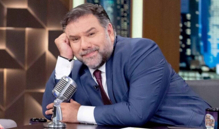 Ο Αρναούτογλου ήρθε στην Κόρινθο -Τι προσέφερε και είπε …να μην το βγάλετε ποτέ από το κουτί του!