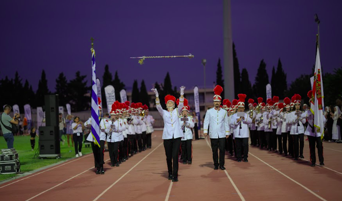 ΛΟΥΤΡΑΚΙ: Η είσοδος των συμμετεχόντων στο στάδιο θύμισε τελετή έναρξης Ολυμπιακών Αγώνων