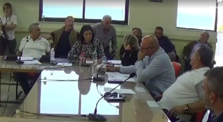ΚΙΑΤΟ: Το σοβαρό θέμα στη συνεδρίαση, ο εκφοβισμός του δημάρχου …και ο “πολύ μάγκας” πρόεδρος! -…Μαγκιές καταγεγραμμένες σε βίντεο!