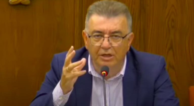 ΚΟΡΙΝΘΟΣ: …Τι έγινε πάλι; -Ο Σταυρέλης φοβήθηκε την ψηφοφορία; -Δείτε με ποιον τρόπο πήρε την προεδρία της ΔΕΥΑΚ από τον Χατζή!!! (βίντεο)