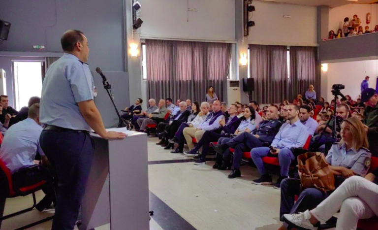 ΚΙΑΤΟ: Γέμισε το δημοτικό θέατρο από την επιτυχημένη εκδήλωση των αστυνομικών του ΑΤ Σικυωνίων! -300 μαθητές παρακολούθησαν…