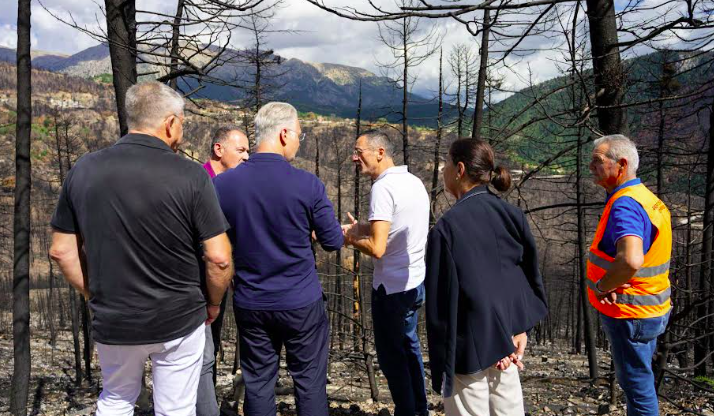 ΚΙΑΤΟ: Μετά την καταστροφική πυρκαγιά στα ορεινά του δήμου βρέθηκαν ο περιφερειάρχης Δ. Πτωχός με τον δήμαρχο Σ. Σταματόπουλο …να κοιτούν τα καμένα! -Για ευθύνες …ούτε λέξη! -…Ξέχασαν μάλλον τις δηλώσεις του Γκιολή!!!