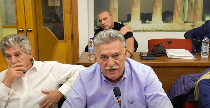 ΚΟΡΙΝΘΟΣ: …Ακούει κανείς; -Από τον προαστιακό μέχρι τα Αθίκια, τον Κόρφο και στα ρέματα έχει γίνει εναπόθεση ογκωδών απορριμμάτων!