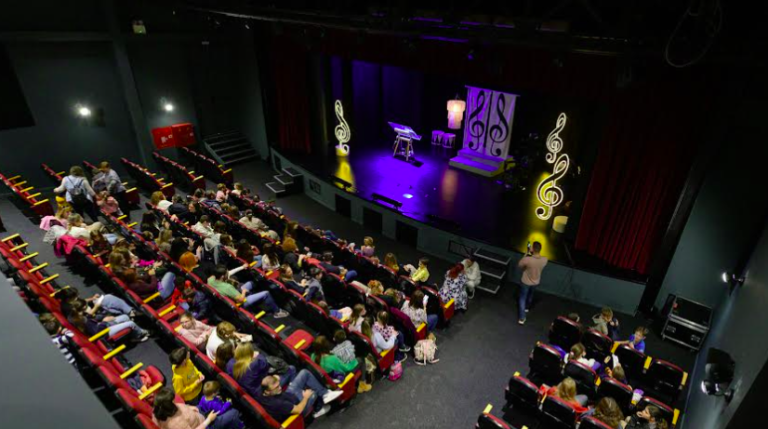 Αρκετοί παρακολούθησαν τις δύο πρώτες παραστάσεις της Εθνικής Λυρικής Σκηνής στο Κιάτο