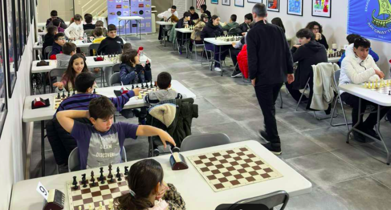 Η σκακιστική ακαδημία Αργοναύτης Κορίνθου έκοψε την πρωτοχρονιάτικη πίτα της