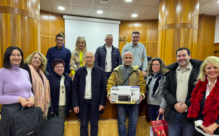 ΛΟΥΤΡΑΚΙ -Π-ΑΓ.Θ: Σε ποια σχολεία παραδόθηκαν laptops, ηχεία, πανί προβολής, web κάμερες, εκτυπωτής και βάση προτζέκτορα…