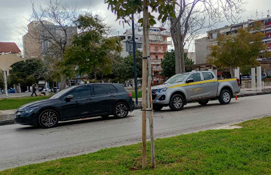 ΚΟΡΙΝΘΟΣ: Προκλητικός ο οδηγός του δημοτικού οχήματος! -…Την κλήση ποιος θα την πληρώσει; (φωτο)