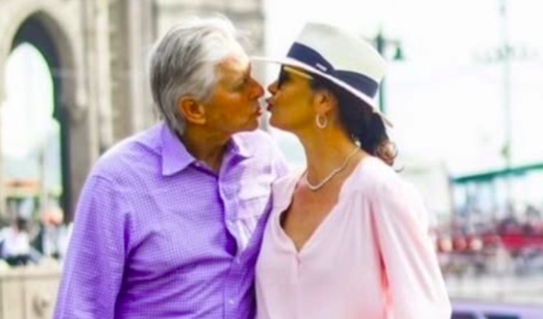 Κάθριν Ζέτα Τζόουνς, Μάικλ Ντάγκλας και η φωτογραφία με τον Ισθμό της Κορίνθου!