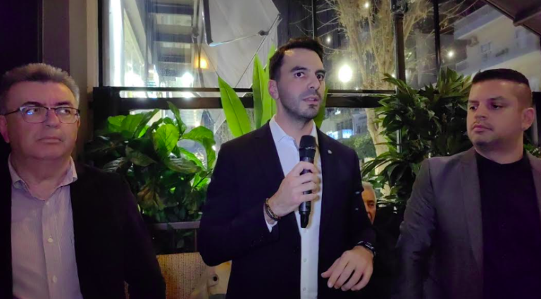 Και ο δήμαρχος Κορινθίων στην κοπή της πίτας του ΠΑΣΟΚ στην Κόρινθο… που δεν κρύβει ότι είναι ΠΑΣΟΚ! -Ποιοι άλλοι βρέθηκαν (φωτο)