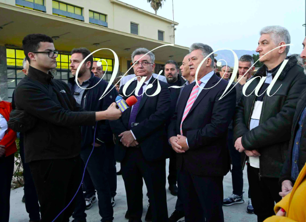 ΚΟΡΙΝΘΟΣ: Ο Σταυρέλης αναγνώρισε την προσφορά της προηγούμενης δημοτικής αρχής και απέδωσε δημόσια τα εύσημα στον π. δήμαρχο Β. Νανόπουλο!