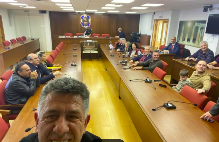 Απίστευτο! -…Τι σκέφτηκε να κάνει ο δήμαρχος Κορινθίων Ν. Σταυρέλης αφού διαπίστωσε ότι σήμερα δεν είχε την πλειοψηφία σε ένα σοβαρό θέμα!