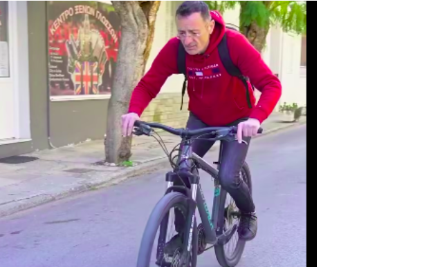 ΚΙΑΤΟ: …Τι είπε πάλι ο δήμαρχος!!! -Οι οδηγοί σπάνε τα οχήματά τους από τις λακούβες και ο Σταματόπουλος …προσπαθεί να εξηγήσει τι συμβαίνει!!! (βίντεο)