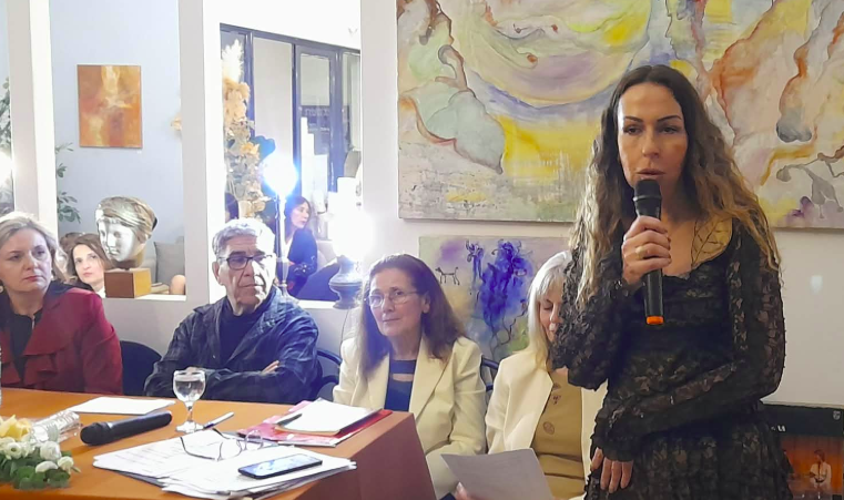 ΚΟΡΙΝΘΟΣ: Με επιτυχία η παρουσίαση στη γκαλερί Μπεχράκη του βραβευμένου βιβλίου «Σκόρπια φύλλα» της Μαρίας Μπαριτάκη (φωτο)