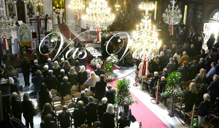 Ο αντιπεριφερειάρχης Κορινθίας Τ. Γκιολής βρισκόταν σε κηδεία …και πόζαρε σε φωτογραφία χαμογελαστός!!! (φωτο)