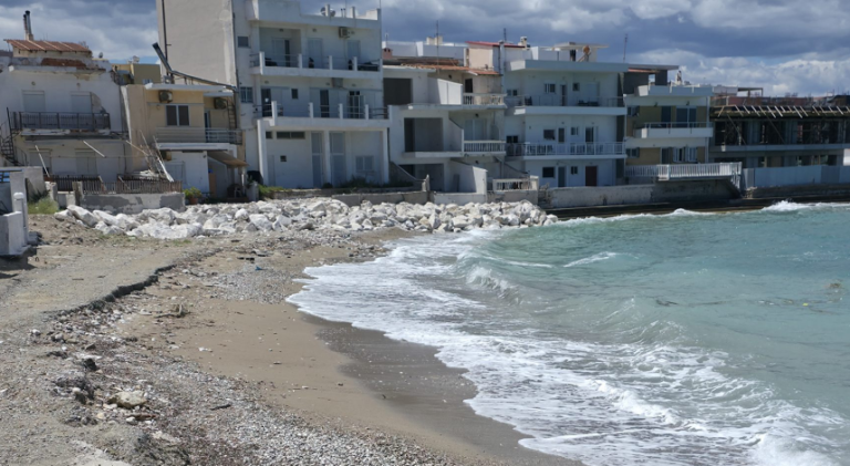 ΚΟΡΙΝΘΟΣ: Τ. Γκιολή αυτό το έργο μήπως κατέστρεψε την παραλία; (φωτο)