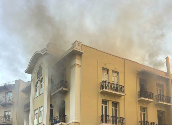 ΛΟΥΤΡΑΚΙ: 28 πυροσβέστες με 11 οχήματα για την κατάσβεση της φωτιάς σε ξενοδοχείο! (φωτο)