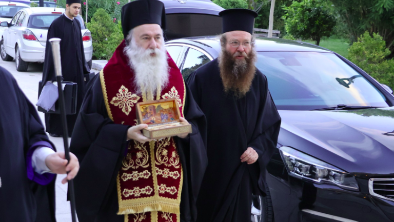 ΚΟΡΙΝΘΟΣ: Μετέφερε απότμημα εκ των Ιερών Λειψάνων του Αγίου Διονυσίου του Αρεοπαγίτου, το οποίο τέθηκε σε προσκύνηση …